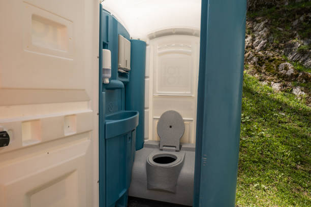 Best Porta potty delivery and setup  in Ainaloa, HI
